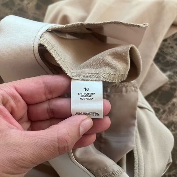 Briggs New York Women's Size 16 Capri Pants​​​​ - Picture 9 of 9